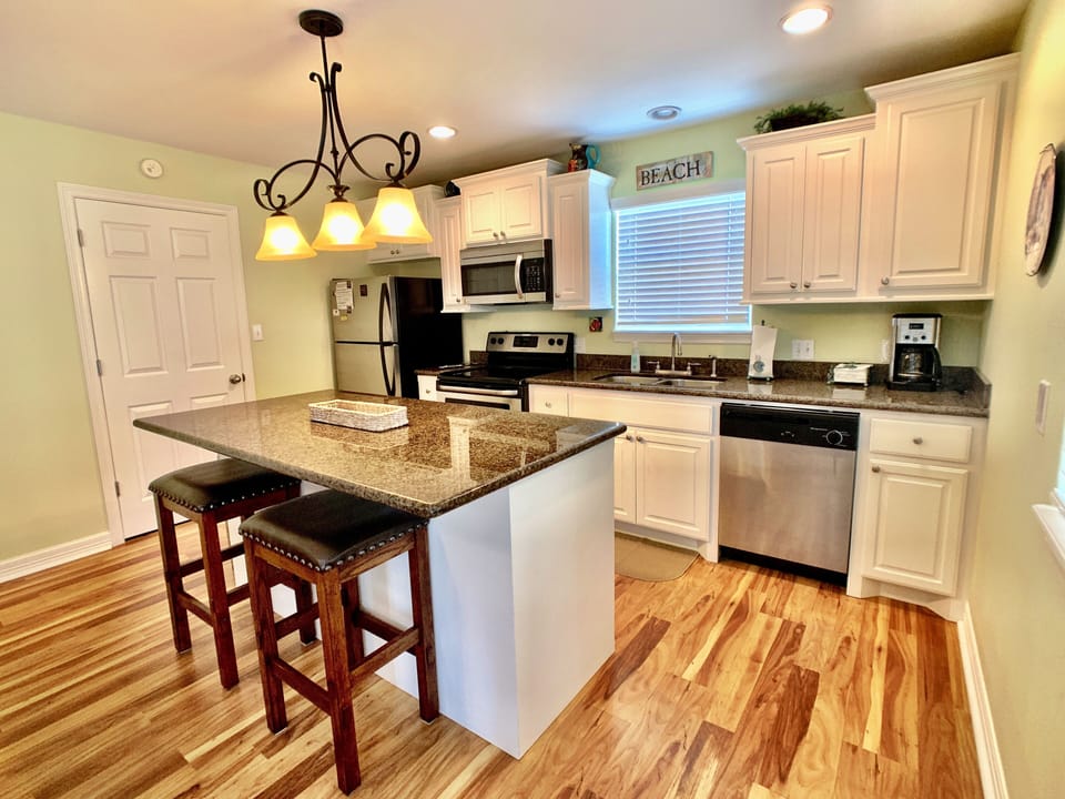 House, 2 Bedrooms | Private kitchen | Fridge, microwave, oven, dishwasher