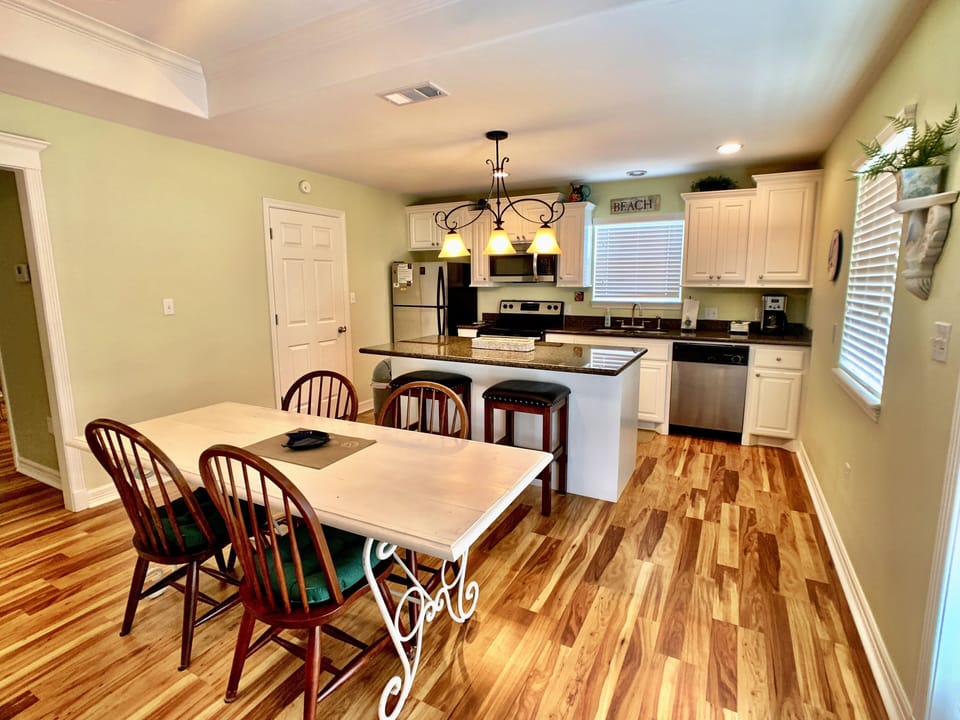 House, 2 Bedrooms | Dining