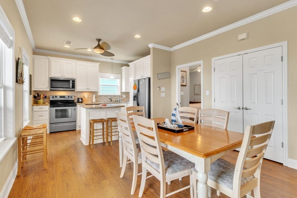 House, 2 Bedrooms | Dining