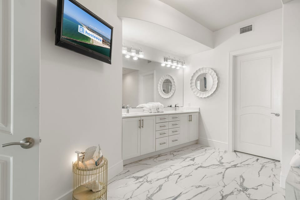 Exclusive Condo, 3 Bedrooms, Balcony, Ocean View | Bathroom | Combined shower/tub, deep soaking tub, free toiletries, hair dryer