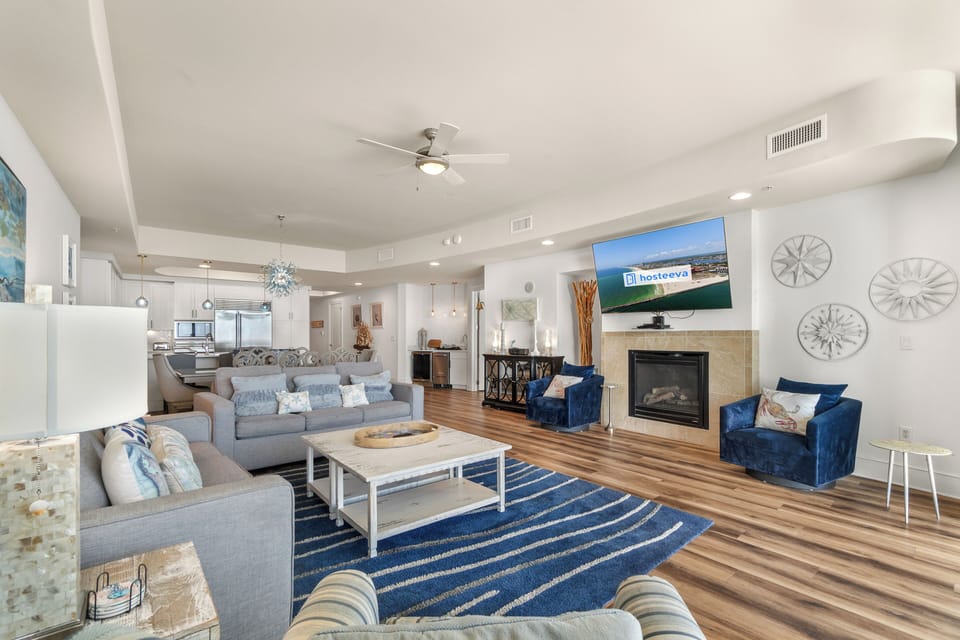 Exclusive Condo, 3 Bedrooms, Balcony, Ocean View | Living room | Flat-screen TV