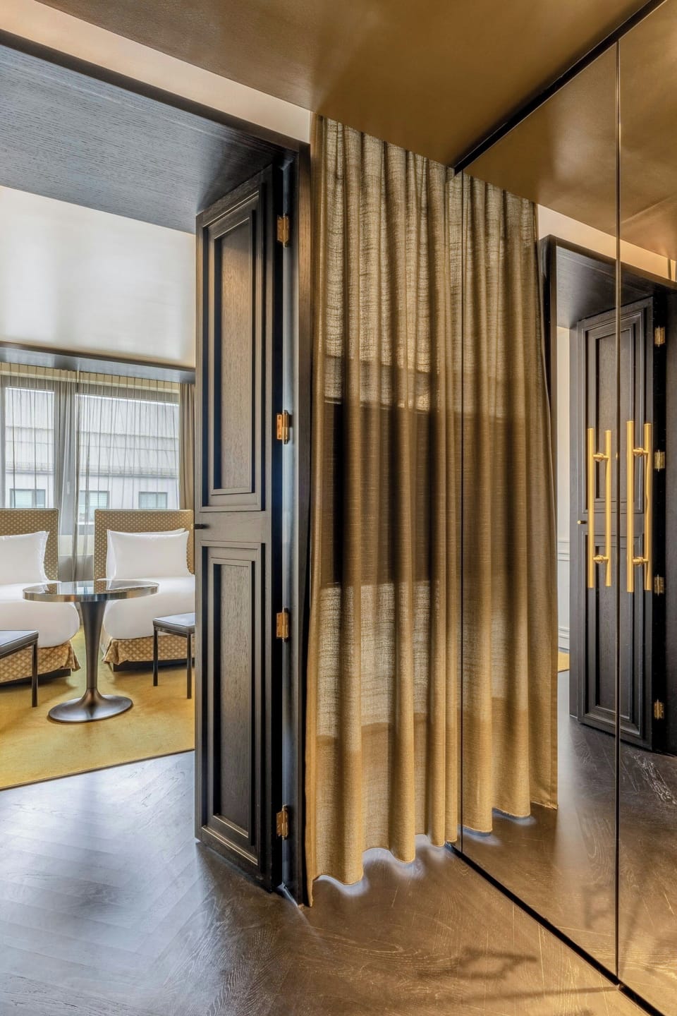 Deluxe Room, 2 Twin Beds | Premium bedding, down comforters, pillowtop beds, minibar
