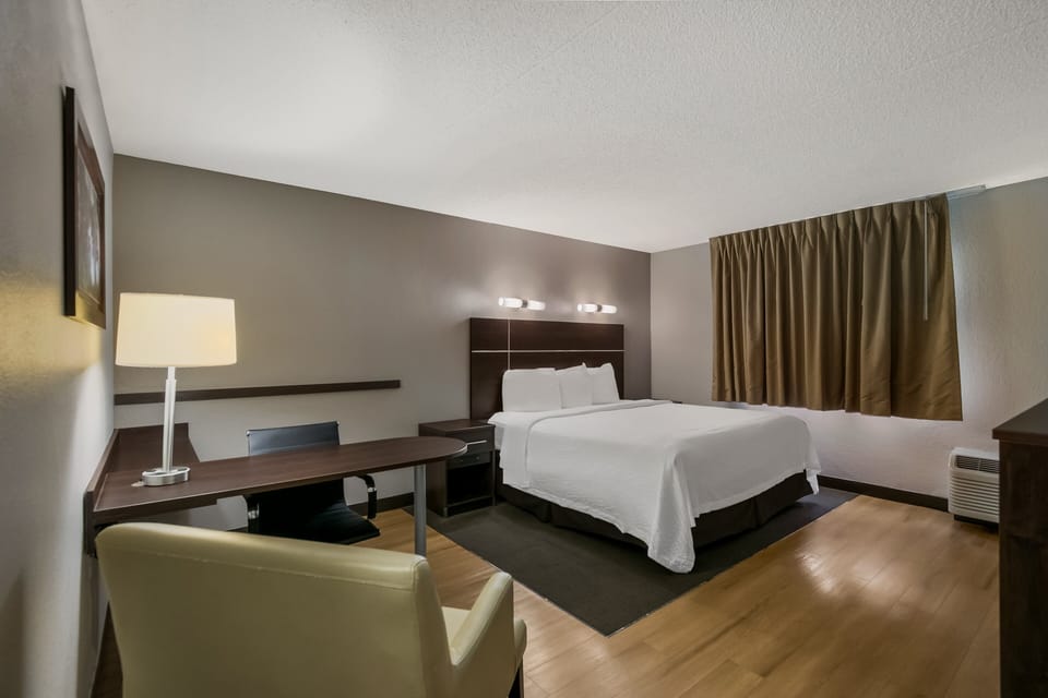 Superior Room, 1 King Bed (Smoke Free) | Desk, blackout drapes, iron/ironing board, free WiFi