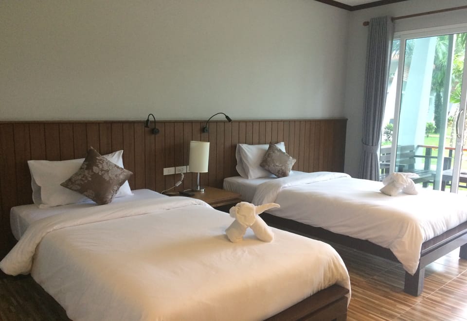 Bungalow | Premium bedding, minibar, in-room safe, desk