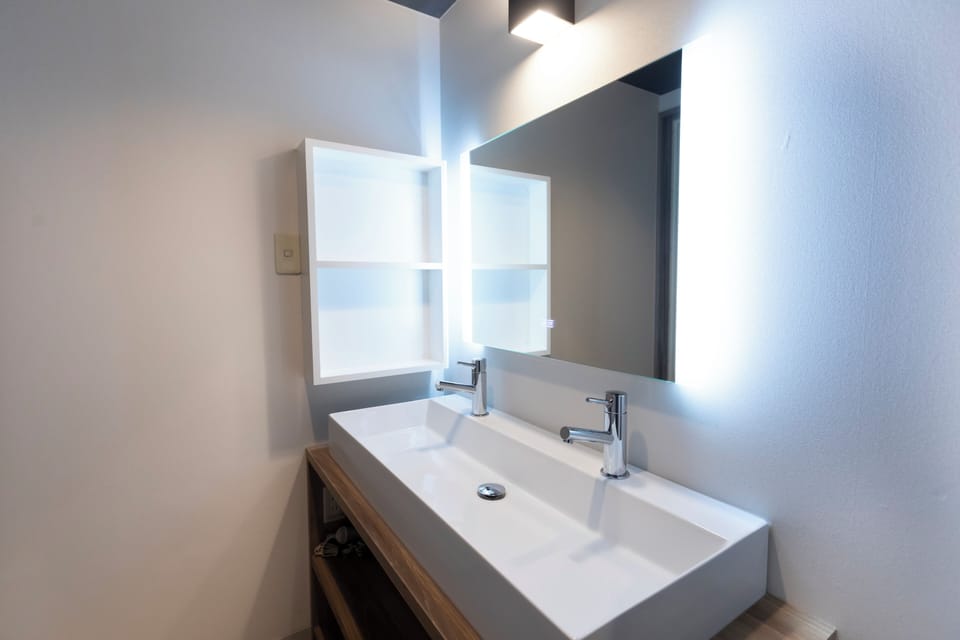Separate tub and shower, free toiletries, hair dryer, bathrobes