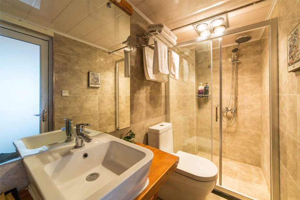 Boutique Suite With 2 Queen Beds | Bathroom | Shower, free toiletries, hair dryer, slippers