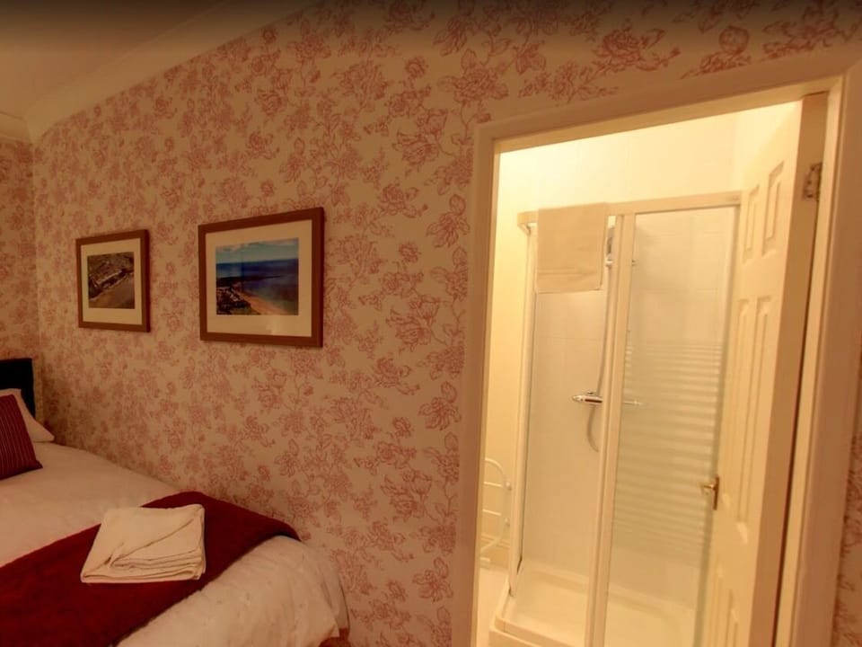Comfort Double or Twin Room, Ensuite | Bathroom