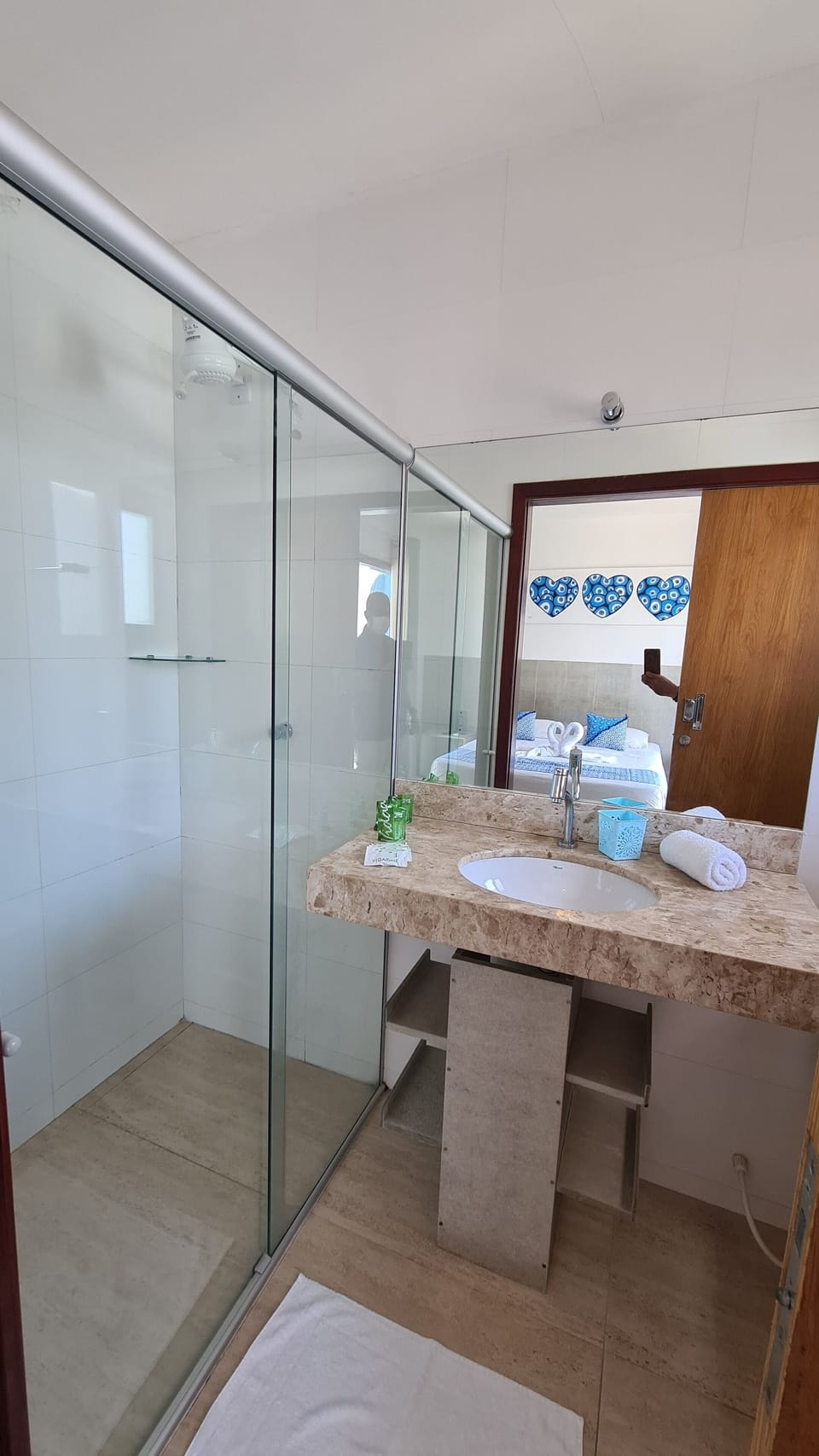 Deluxe Triple Room | Bathroom | Hair dryer, towels
