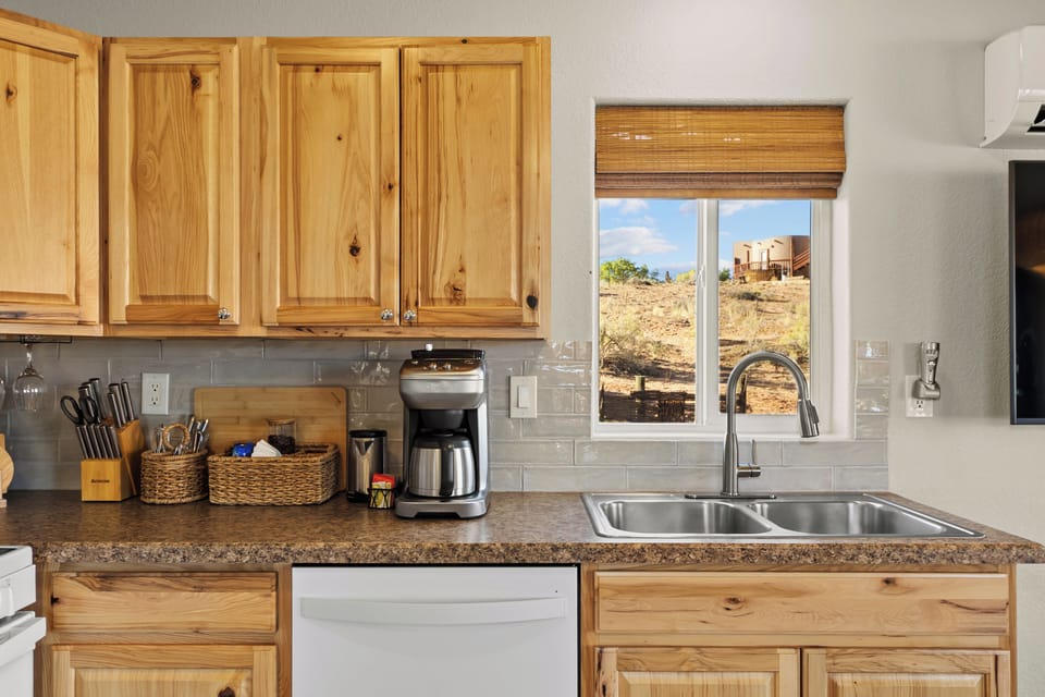 Cottage C (full kitchen/washer-dryer) | Private kitchen | Mini-fridge, microwave, coffee/tea maker, electric kettle