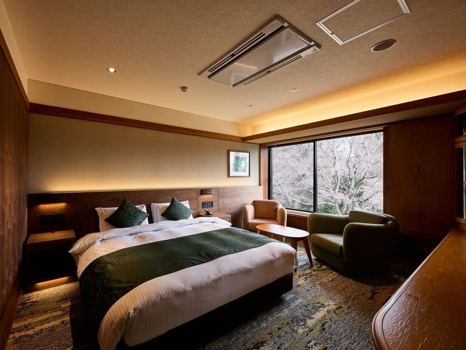 Free minibar, in-room safe, desk, soundproofing