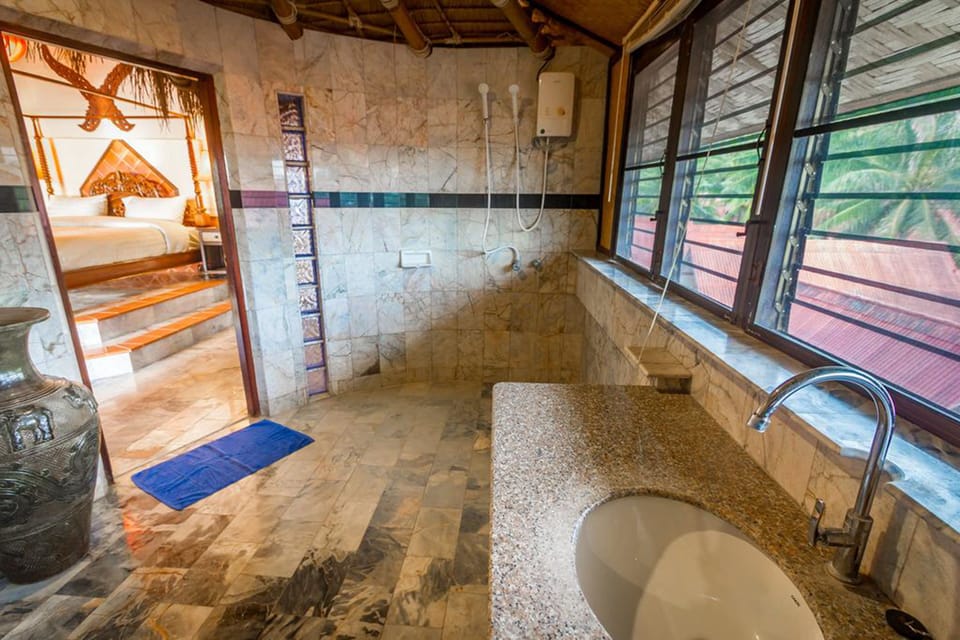 Penthouse Ocean View   | Bathroom | Shower, free toiletries, hair dryer, towels
