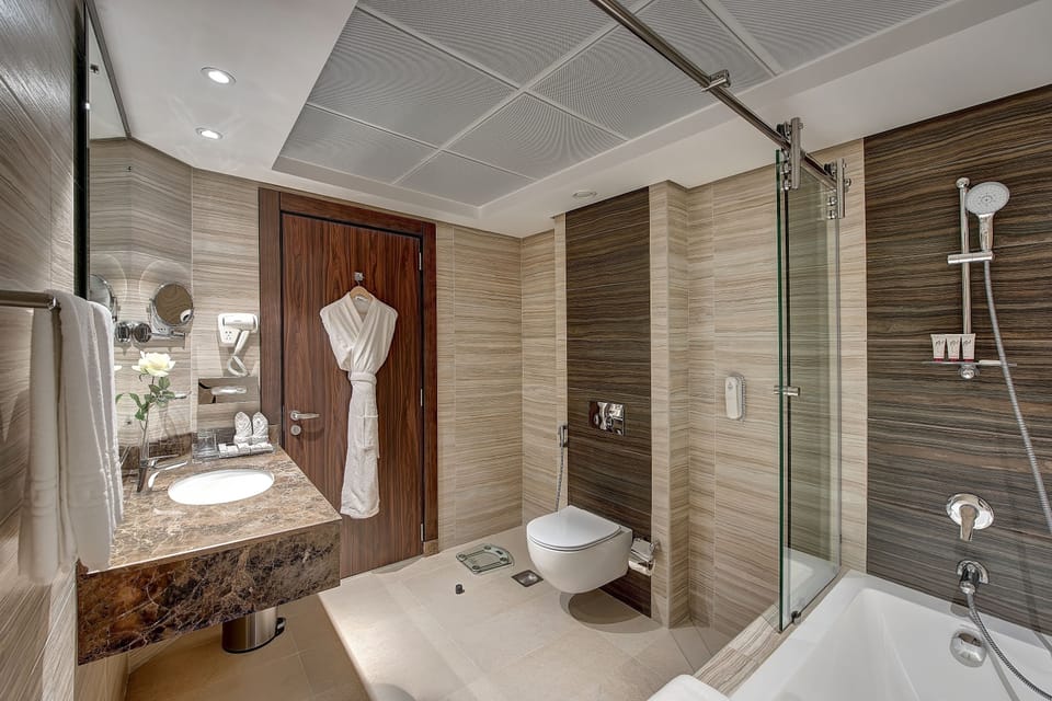 Bathtub, deep soaking tub, free toiletries, hair dryer