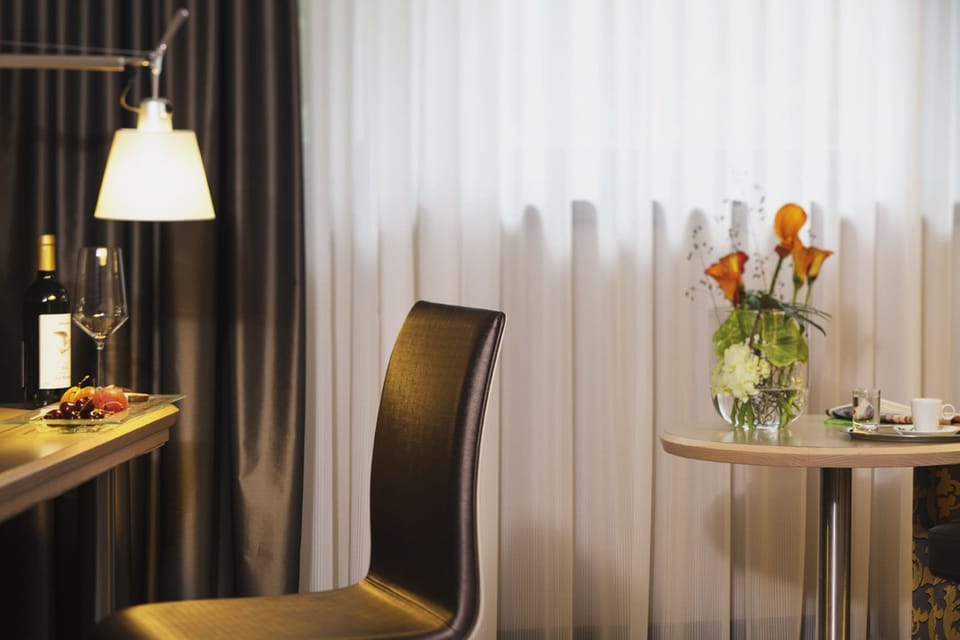 Classic Twin Room, 2 Twin Beds (Room&Bathroom renovation in 2020) | Minibar, in-room safe, desk, laptop workspace
