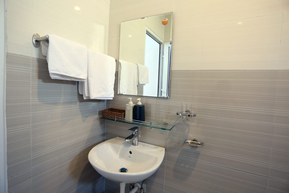 Bathroom sink