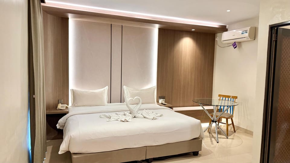 Deluxe Suite | Soundproofing, WiFi (free), bed sheets