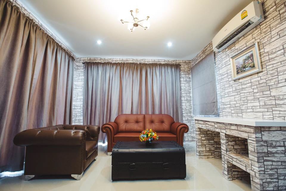 Standard Room | Living area | Flat-screen TV