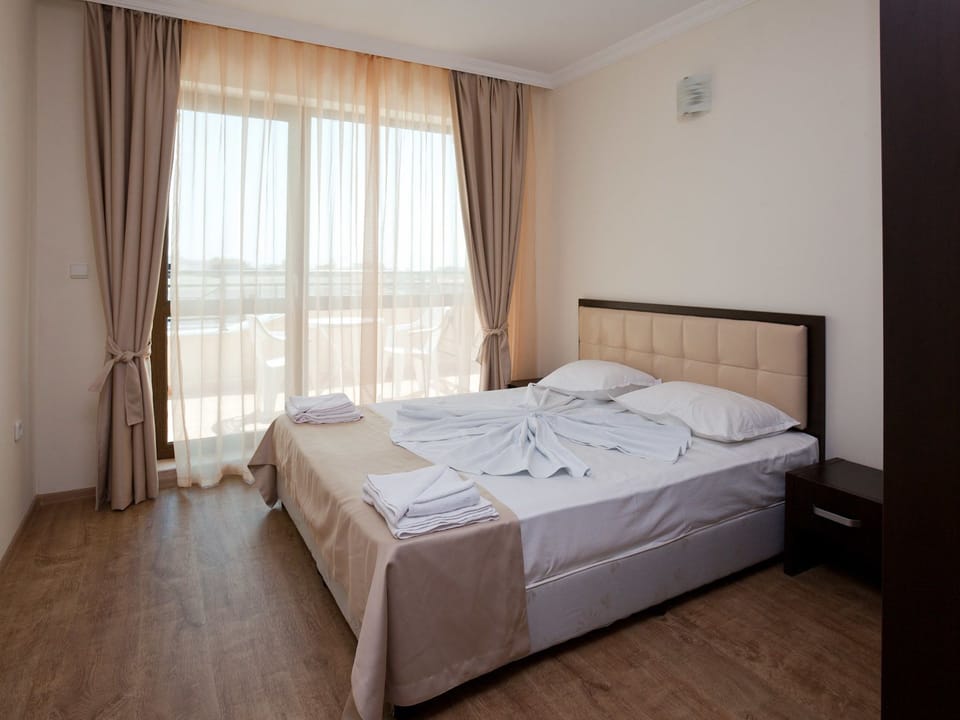 Apartment, 1 Bedroom, Balcony | Desk