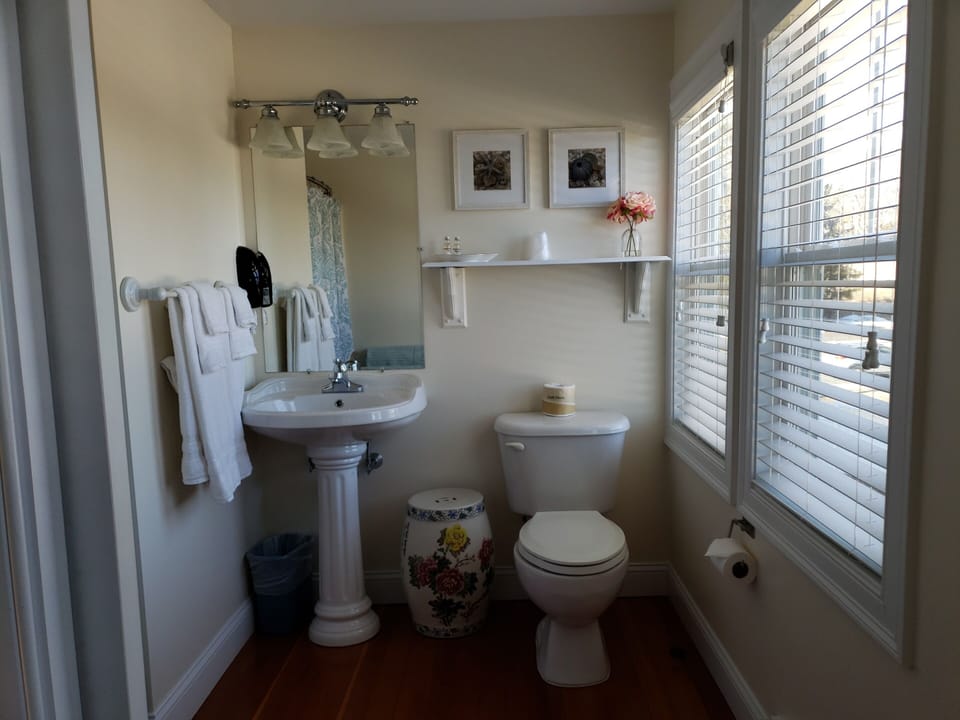 The Ogunquit Room | Bathroom | Shower, hair dryer, towels