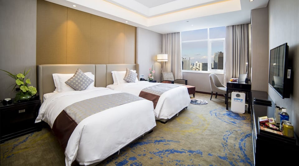 Business Twin Room | 1 bedroom, premium bedding, minibar, in-room safe