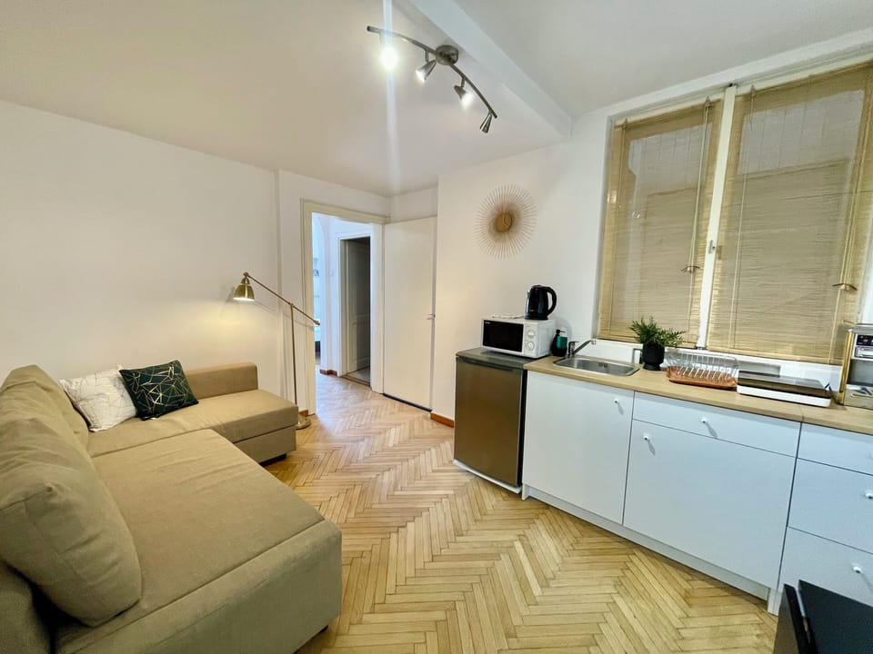 Luxury Apartment, Balcony | In-room dining