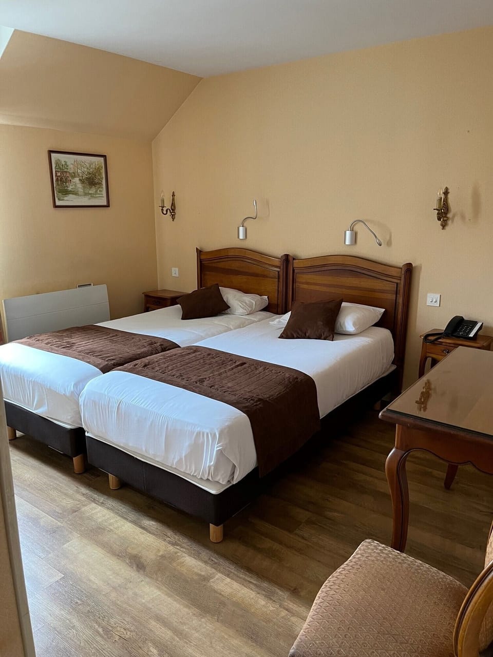 Standard Twin Room | In-room safe, desk, soundproofing, free WiFi