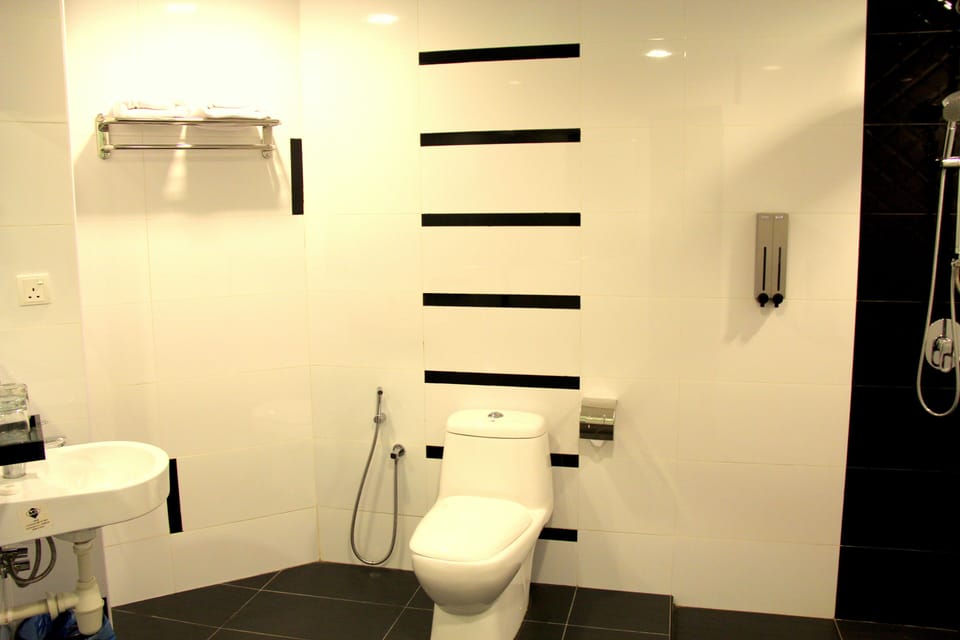 Premier | Bathroom | Shower, free toiletries, hair dryer, slippers