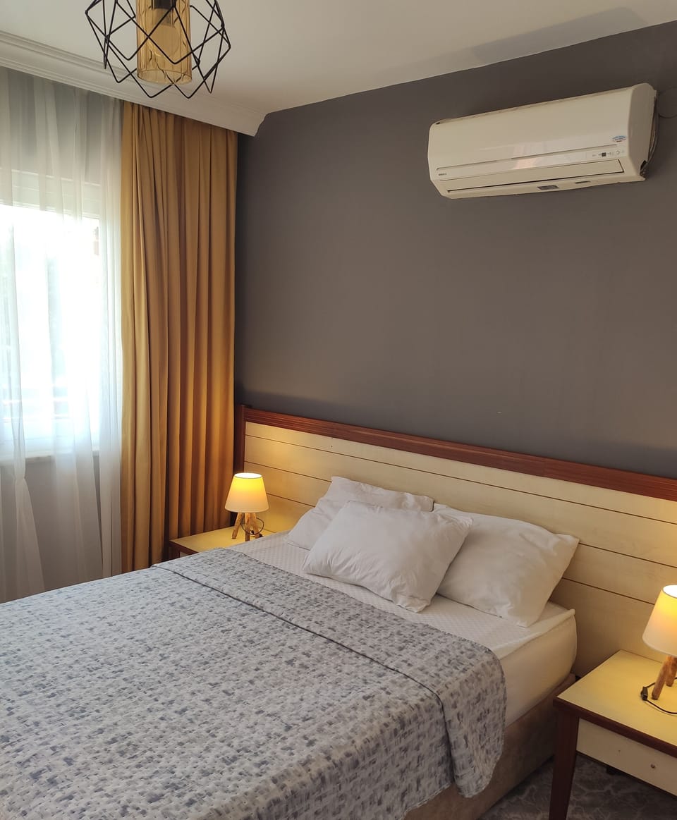 Premium bedding, desk, soundproofing, free WiFi