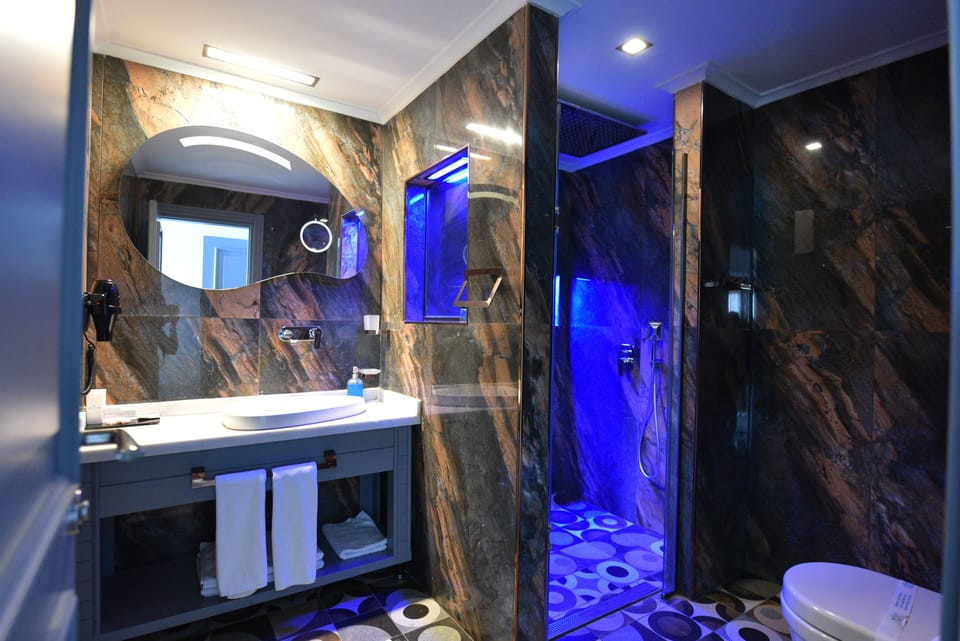 Deluxe Penthouse, 1 Bedroom, Balcony, Sea View | Minibar, in-room safe, individually decorated, desk