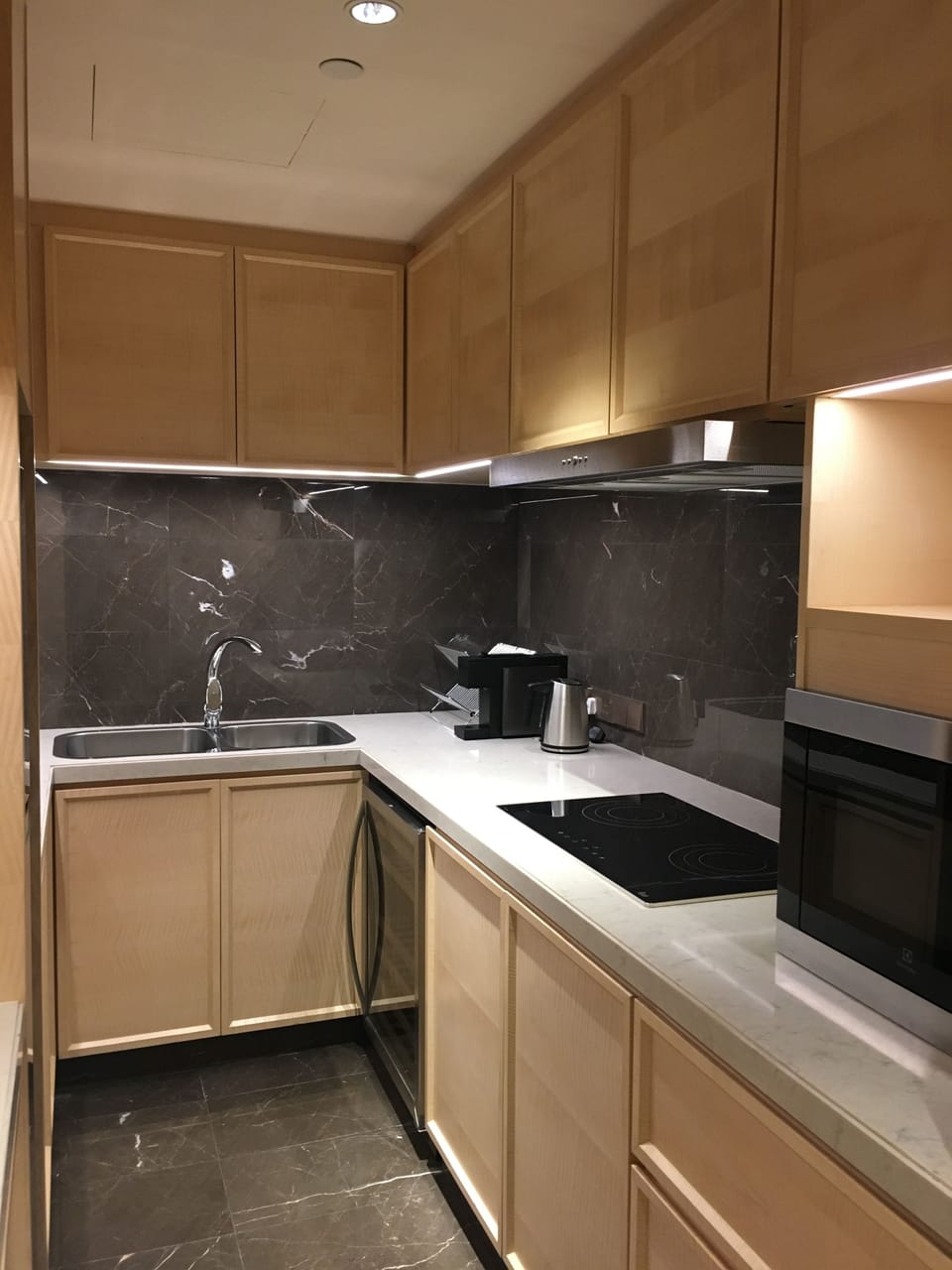 Presidential Suite, 1 Bedroom | Private kitchen | Microwave, coffee/tea maker, electric kettle