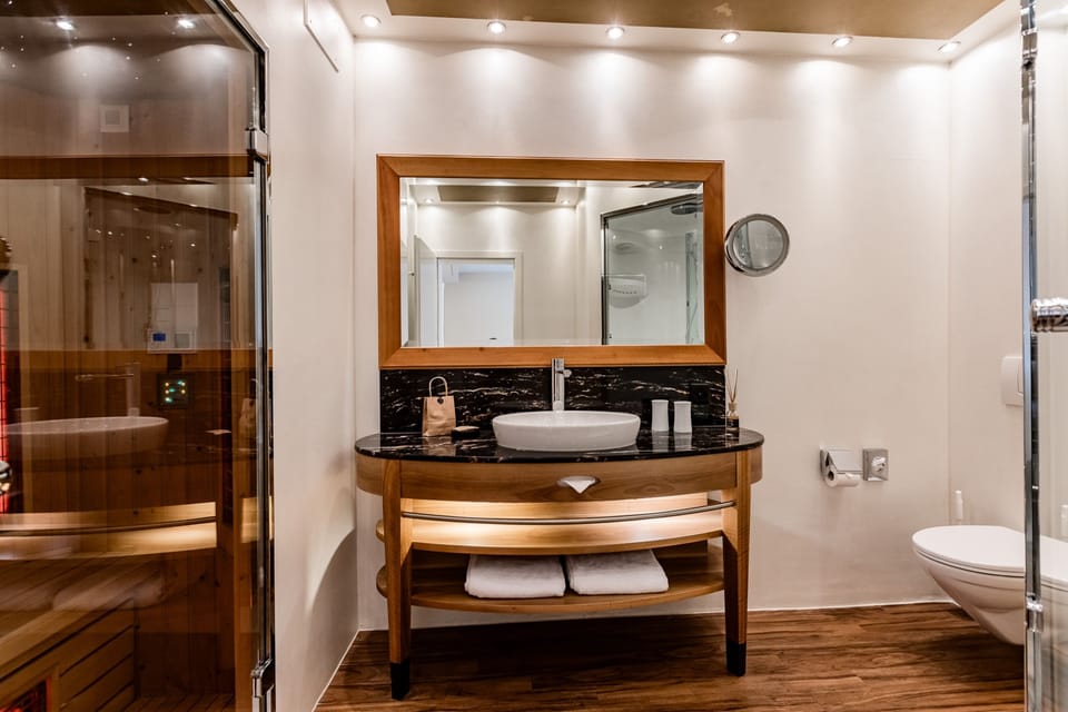 Suite, Hot Tub, River View (with Balcony) | Bathroom | Combined shower/tub, free toiletries, hair dryer, slippers