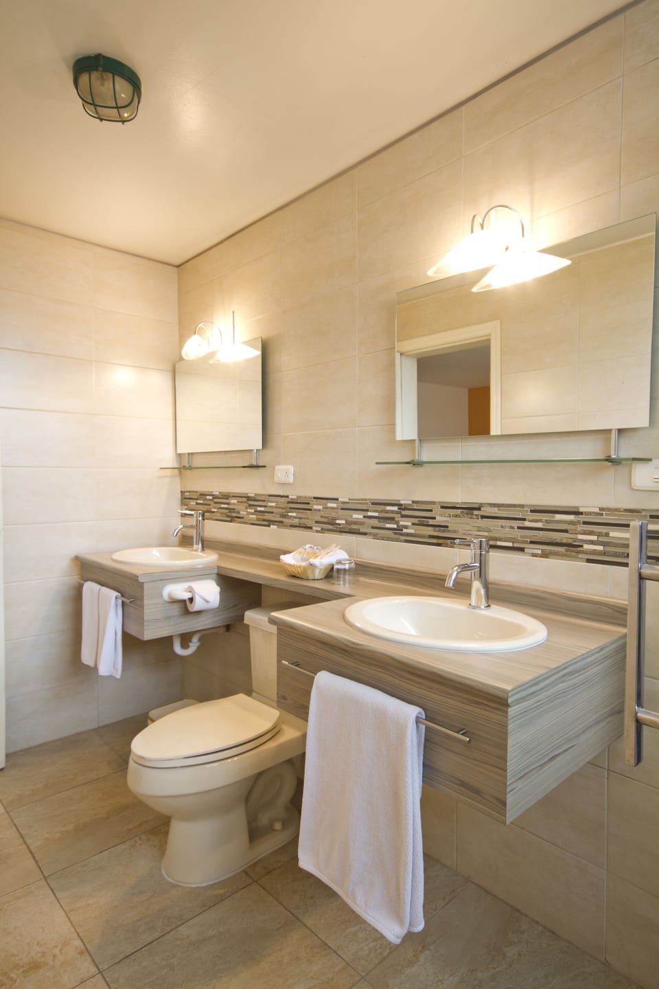 Triple Room | Bathroom | Shower, free toiletries, hair dryer, towels
