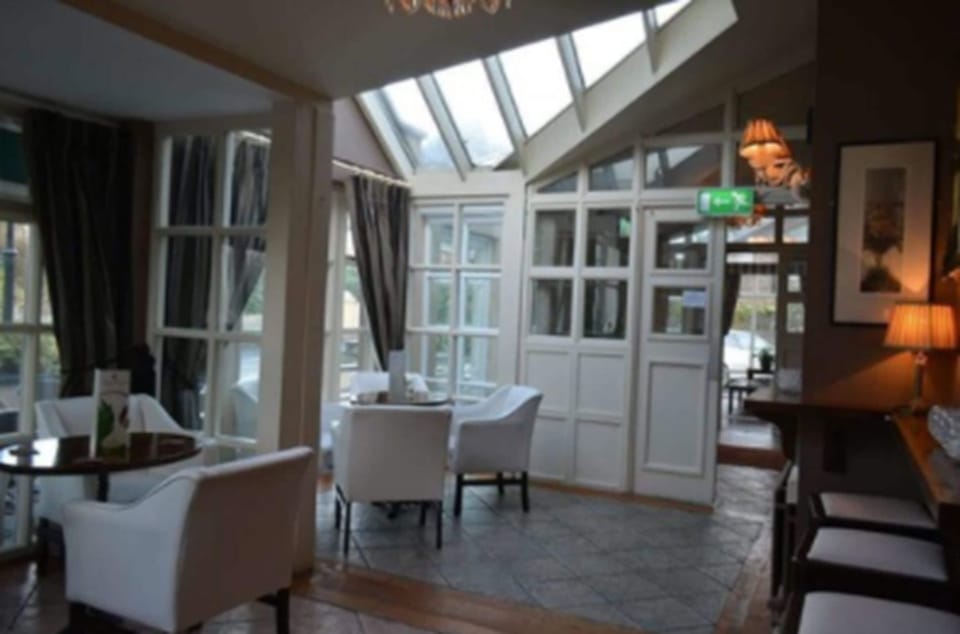 Daily full breakfast (EUR 12.50 per person)