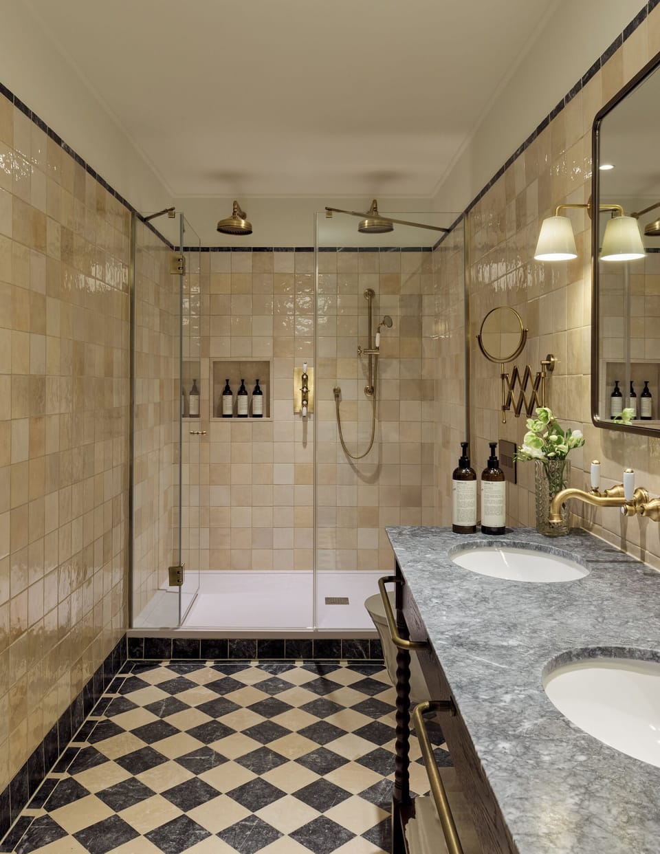Suite, Balcony, Park View | Bathroom | Free toiletries, hair dryer, towels