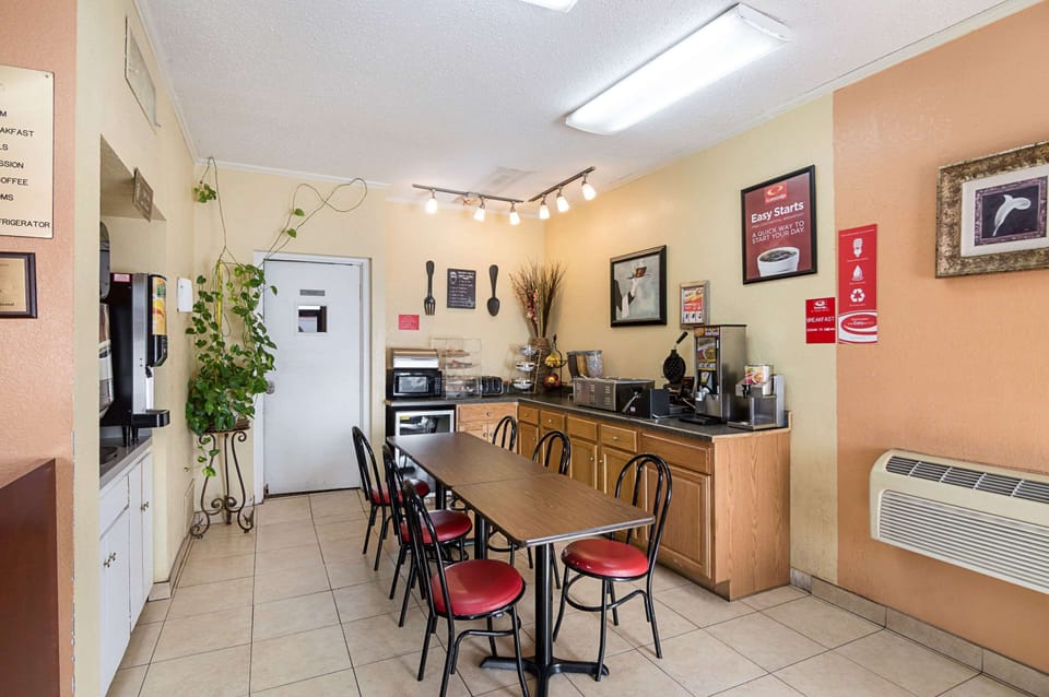 Free continental breakfast