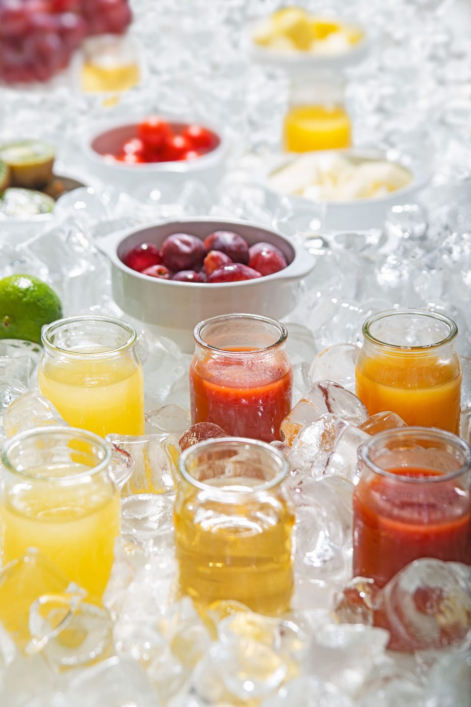 2 restaurants; breakfast, lunch, and dinner served