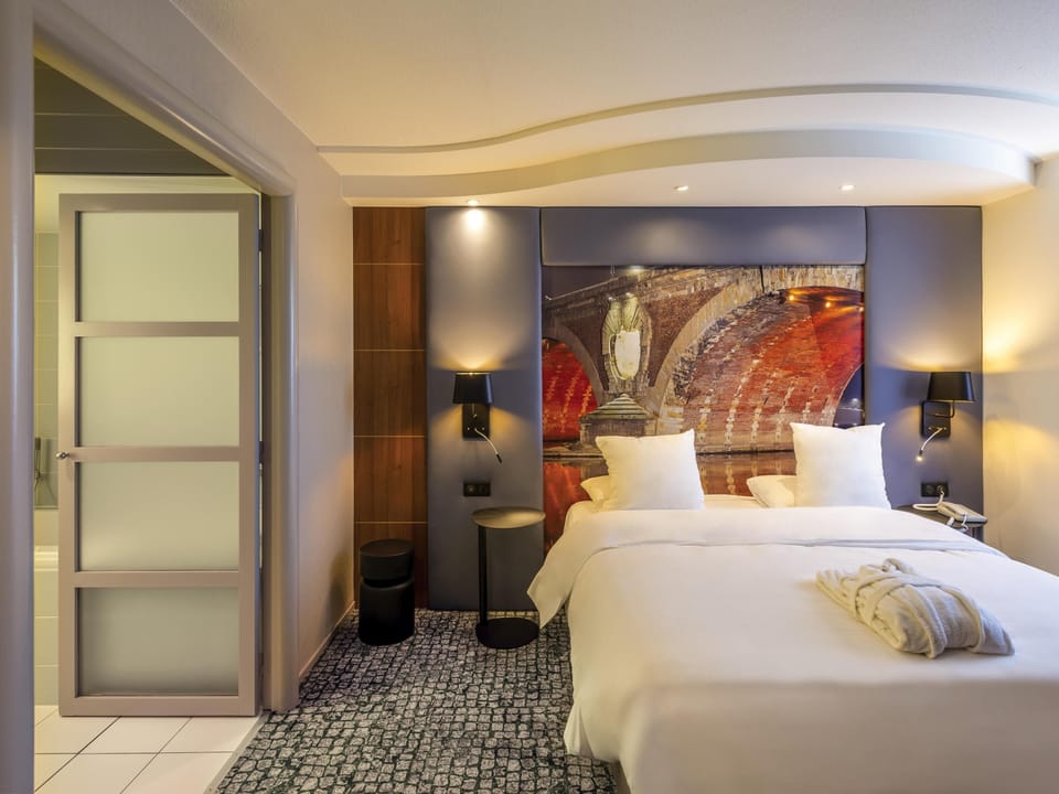 Superior Suite, 1 Double Bed with Sofa bed | Minibar, in-room safe, desk, blackout drapes