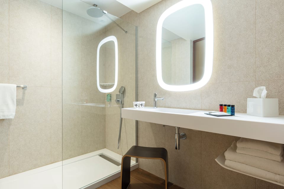 Signature Double Room, 1 Queen Bed with Sofa bed | Premium bedding, minibar, in-room safe, desk