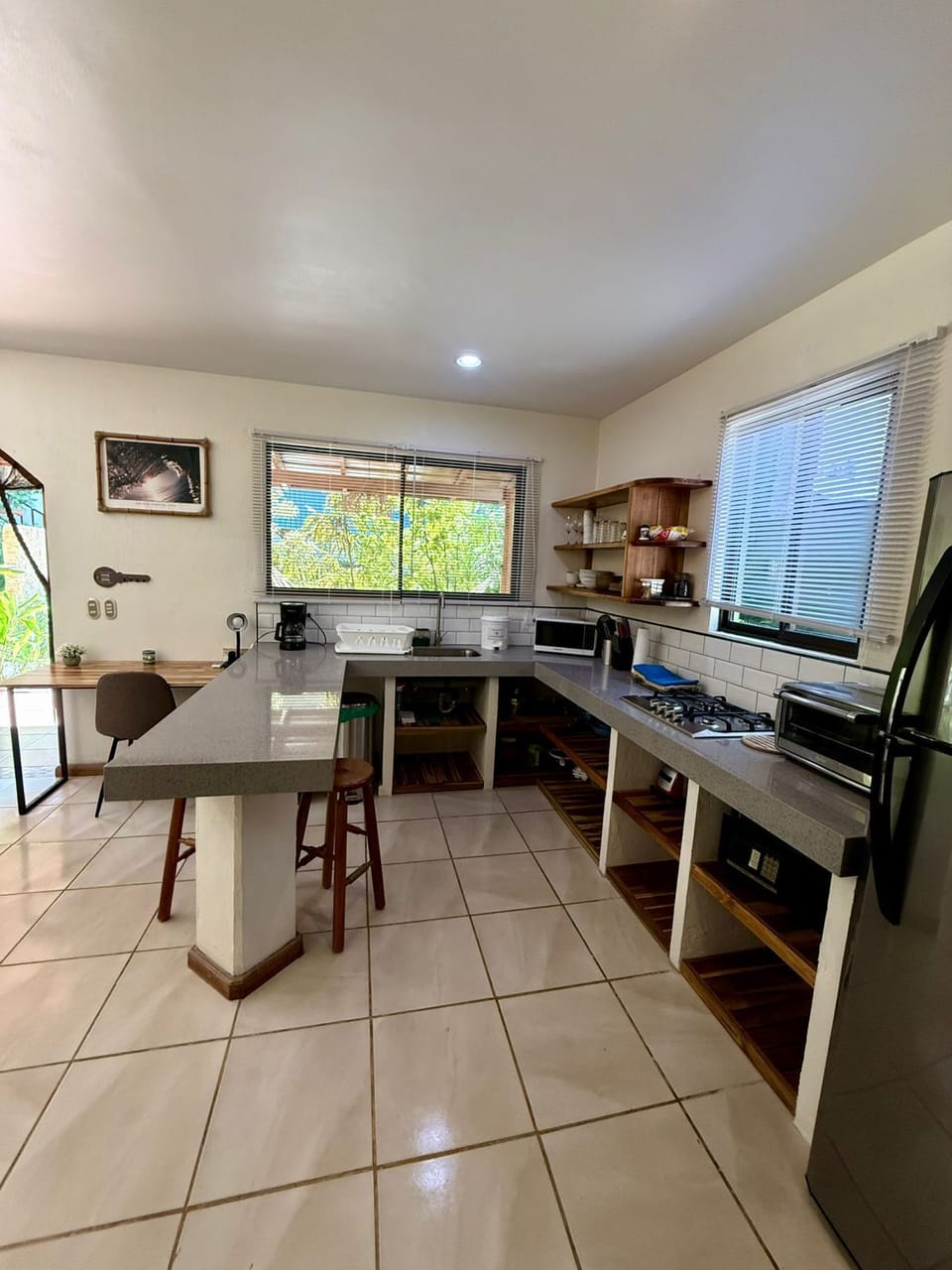 Villa Papaya | Private kitchen | Full-size fridge, microwave, oven, stovetop