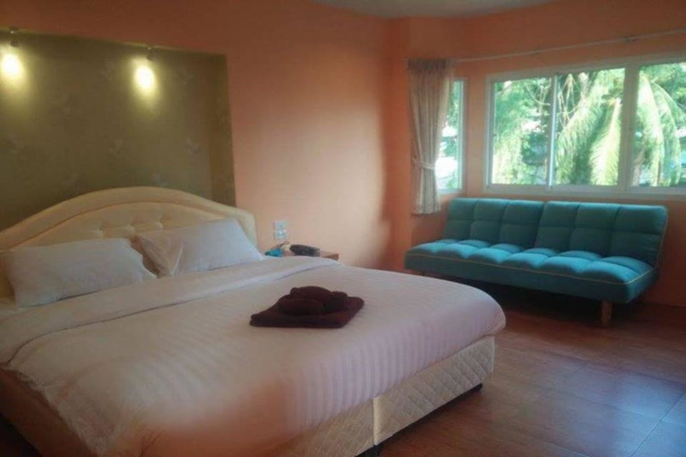 Deluxe Double Room | Blackout drapes, soundproofing, free WiFi