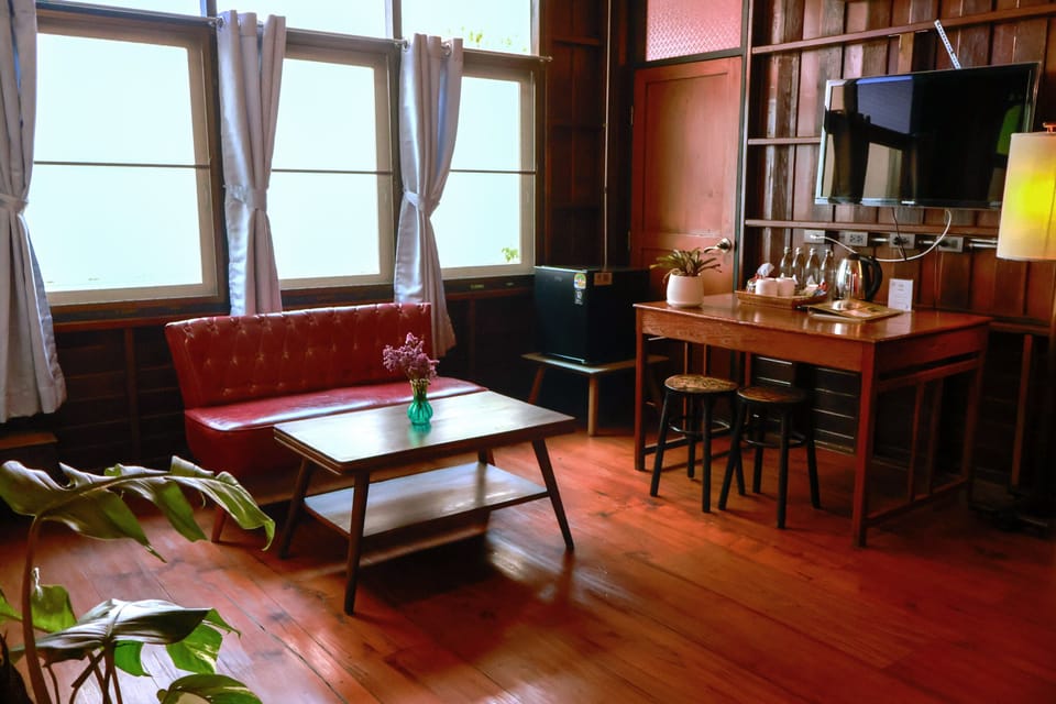 Deluxe Suite | In-room safe, desk, free WiFi
