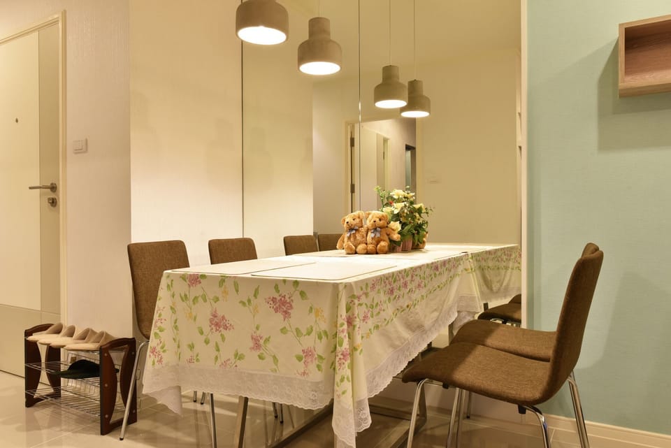 2 Bedroom Apartment | In-room dining