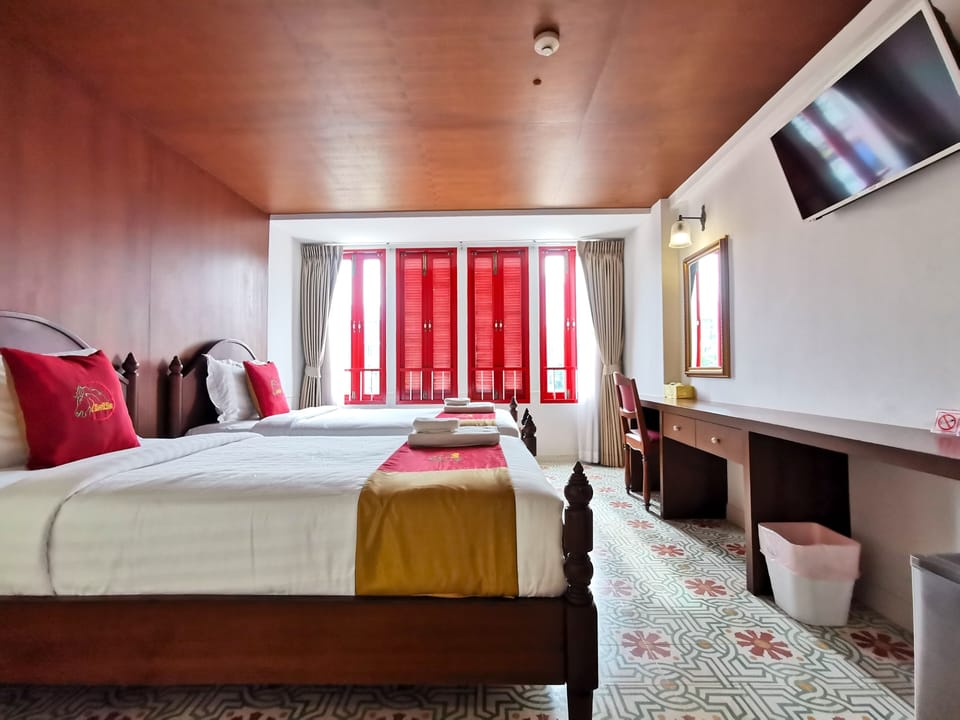 Superior Twin Room | Desk, soundproofing, rollaway beds, free WiFi