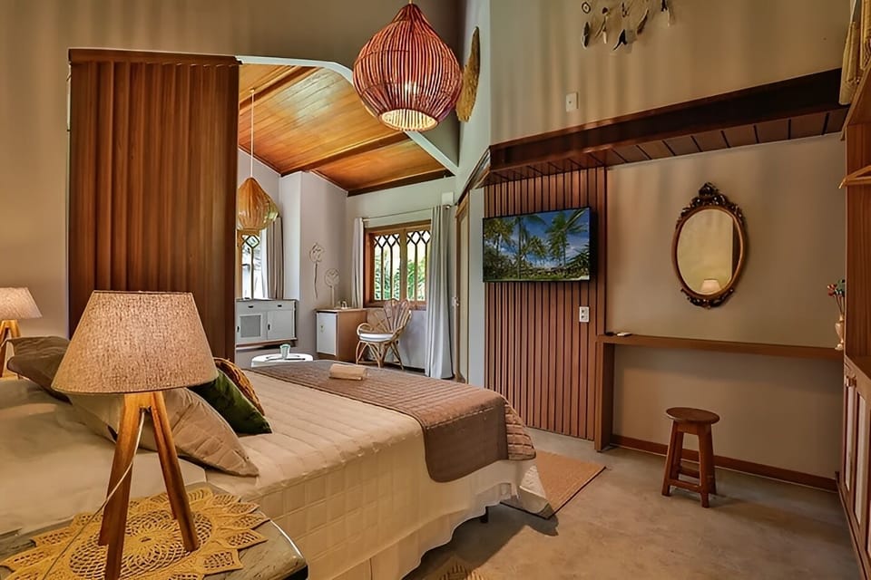 Master Suite (Lavender) | 1 bedroom, minibar, individually decorated, individually furnished