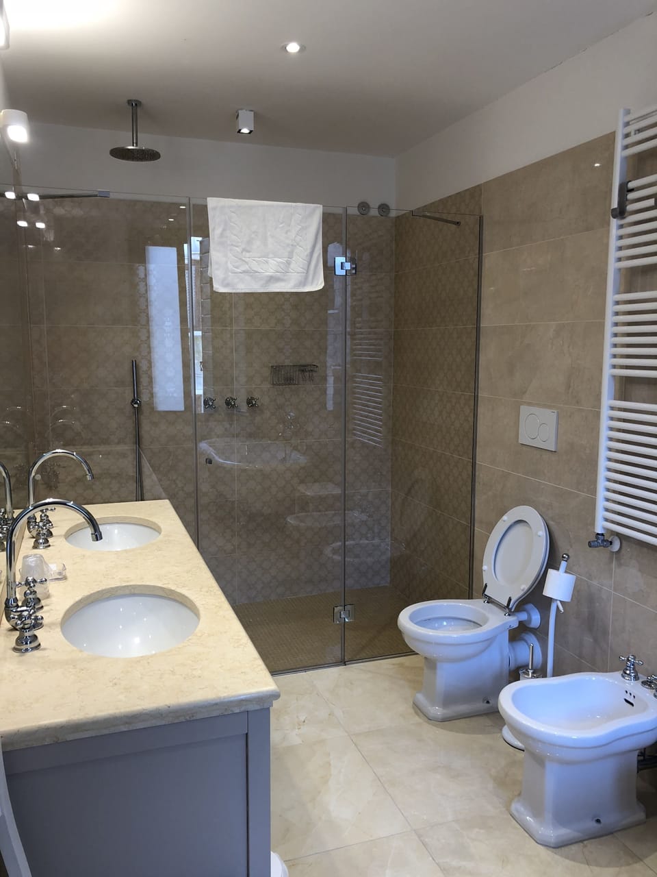 Deluxe Triple Room | 1 bedroom, down comforters, minibar, in-room safe