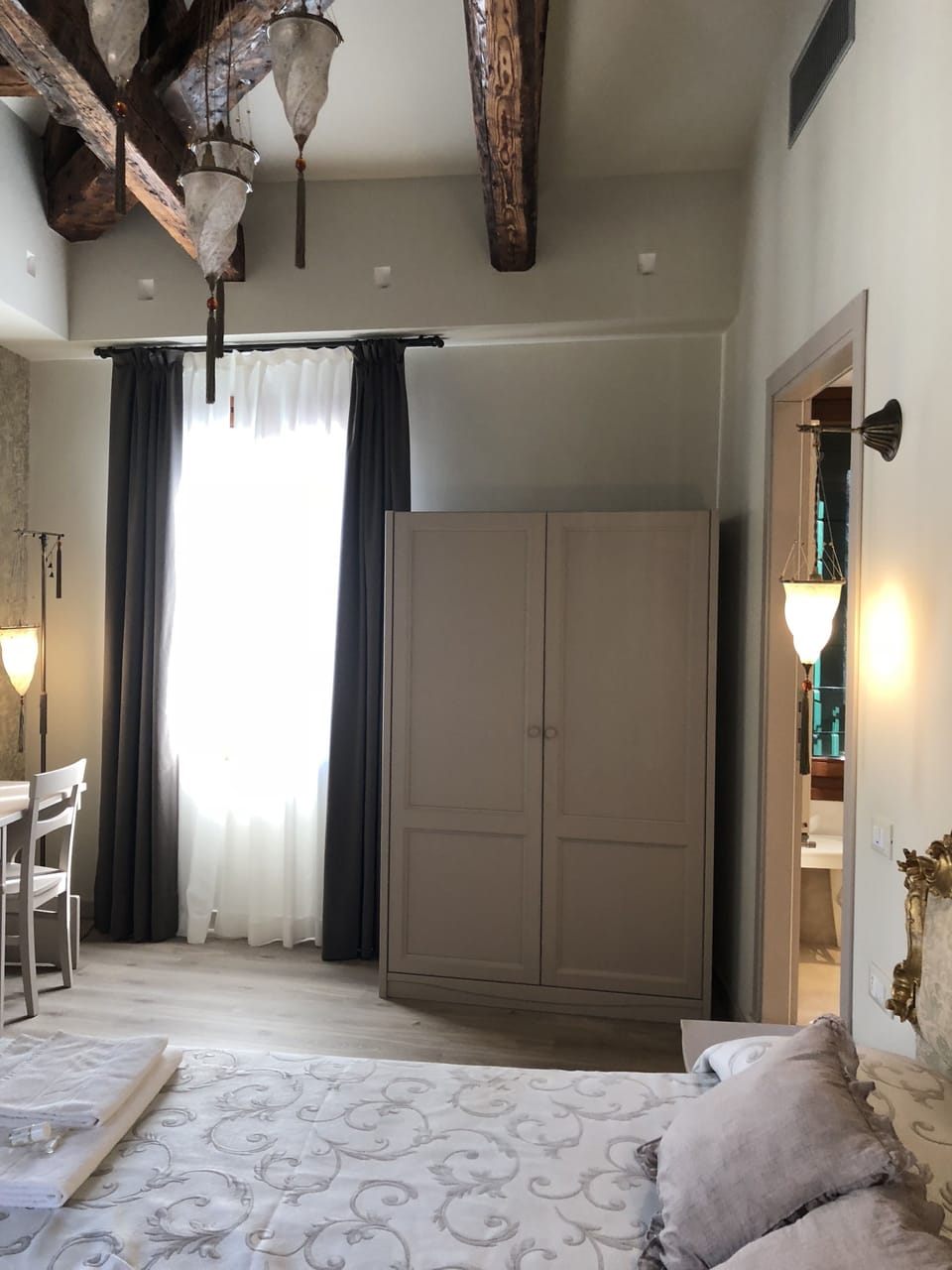 Double Room | 1 bedroom, down comforters, minibar, in-room safe