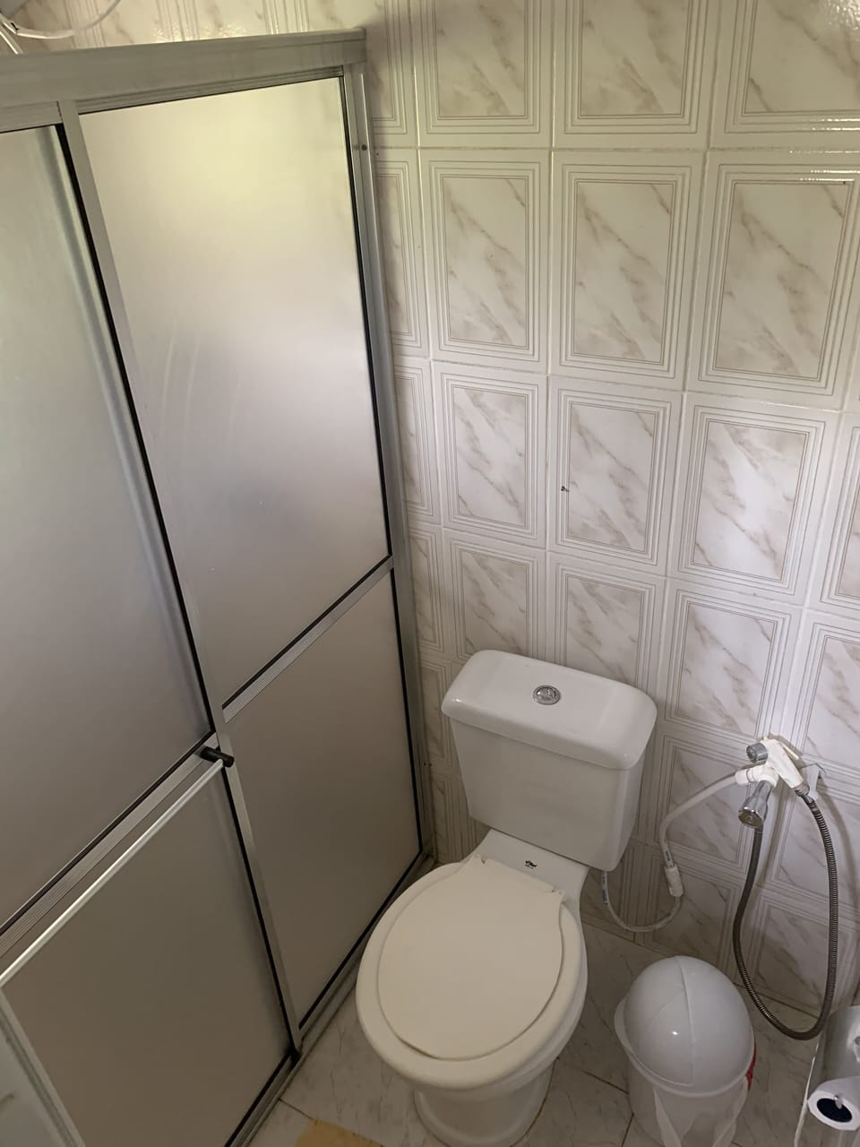 Apartamento Economico | Bathroom | Shower, towels