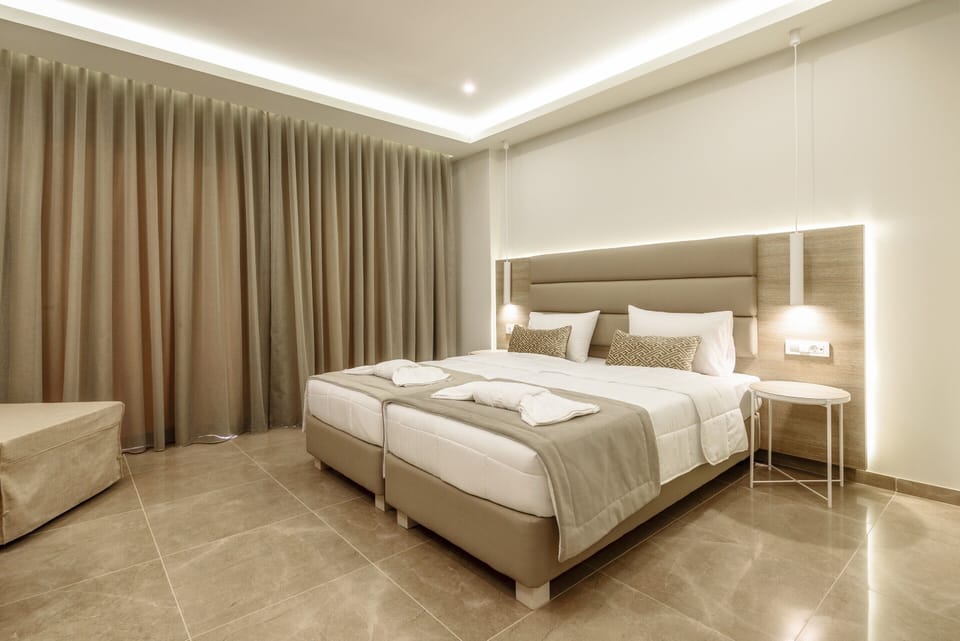 Superior Double Room | Desk, soundproofing, iron/ironing board, free cribs/infant beds