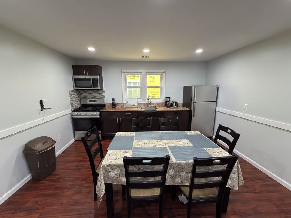 Luxury Apartment, 4 Bedrooms, Patio, City View | Private kitchenette | Fridge, microwave, oven, stovetop
