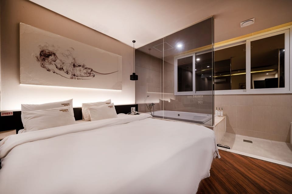 Deluxe Twin Room | Premium bedding, individually decorated, individually furnished, desk