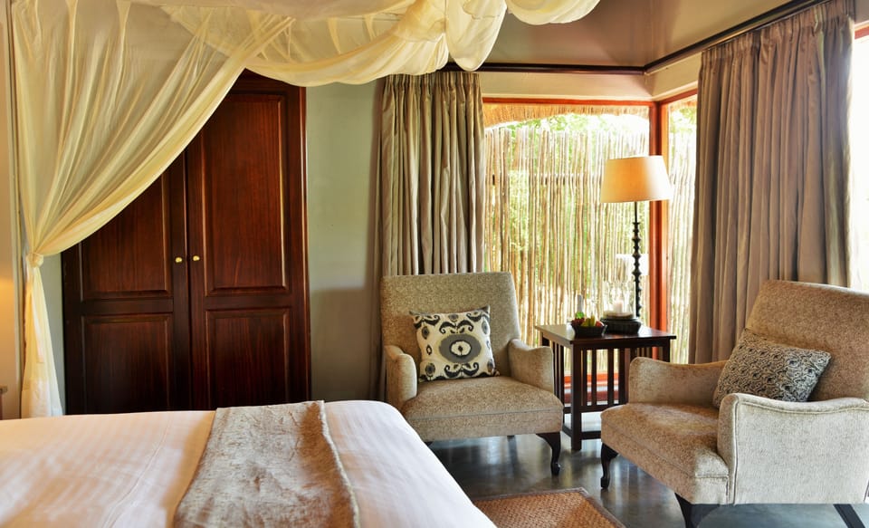 Suite | 1 bedroom, in-room safe, desk, bed sheets